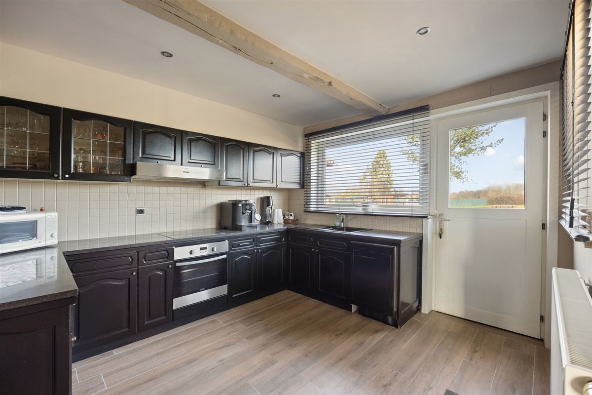 KARAKTERVOLLE GELIJKVLOERSE WONING (246M²) OP EEN PERCEEL VAN 25A41CA TE HALEN