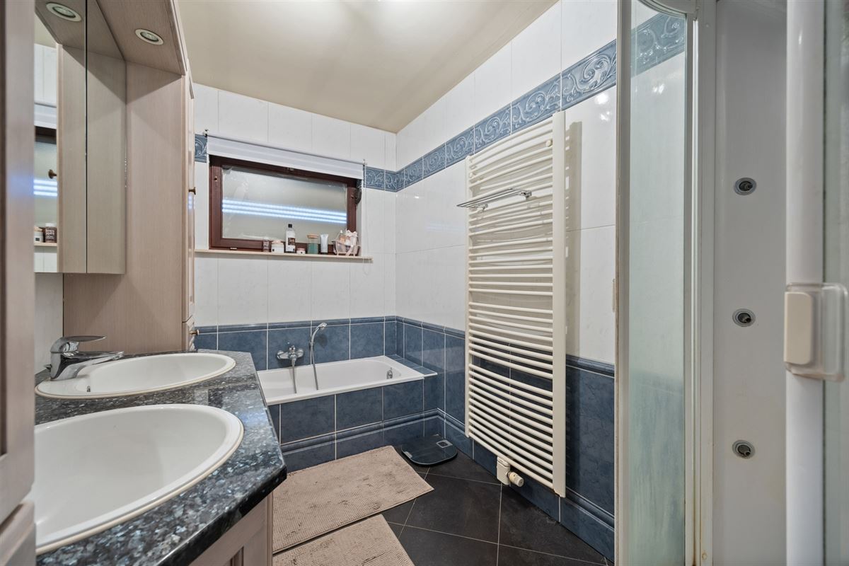 KARAKTERVOLLE GELIJKVLOERSE WONING (246M²) OP EEN PERCEEL VAN 25A41CA TE HALEN