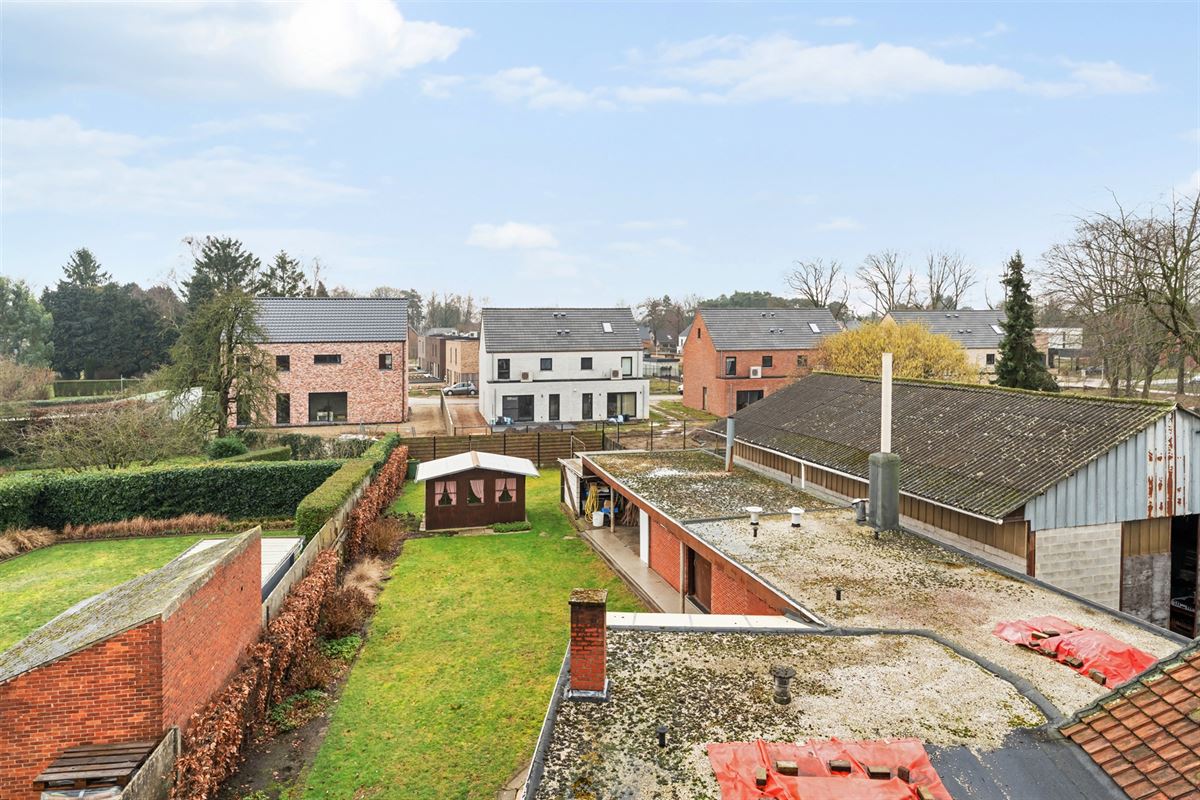 RUIME WONING MET 6 SLAAPKAMERS VLAK BIJ KOERSEL CENTRUM