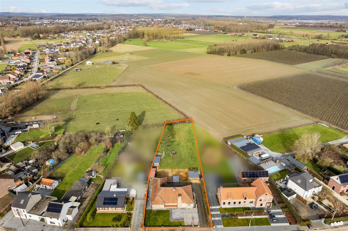 KARAKTERVOLLE GELIJKVLOERSE WONING (246M²) OP EEN PERCEEL VAN 25A41CA TE HALEN