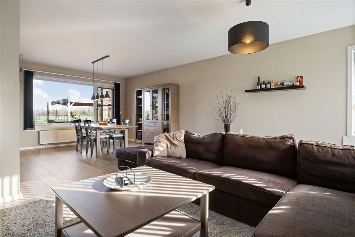 KARAKTERVOLLE GELIJKVLOERSE WONING (246M²) OP EEN PERCEEL VAN 25A41CA TE HALEN