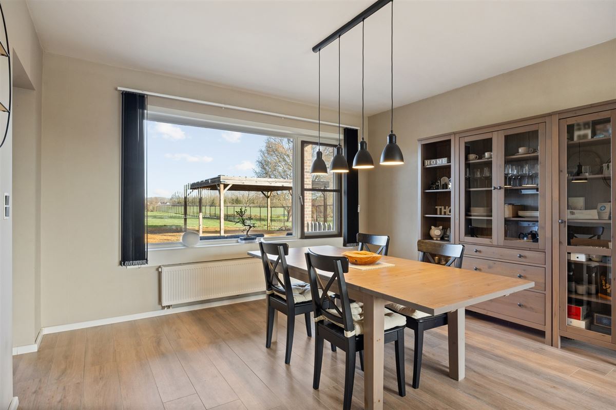 KARAKTERVOLLE GELIJKVLOERSE WONING (246M²) OP EEN PERCEEL VAN 25A41CA TE HALEN