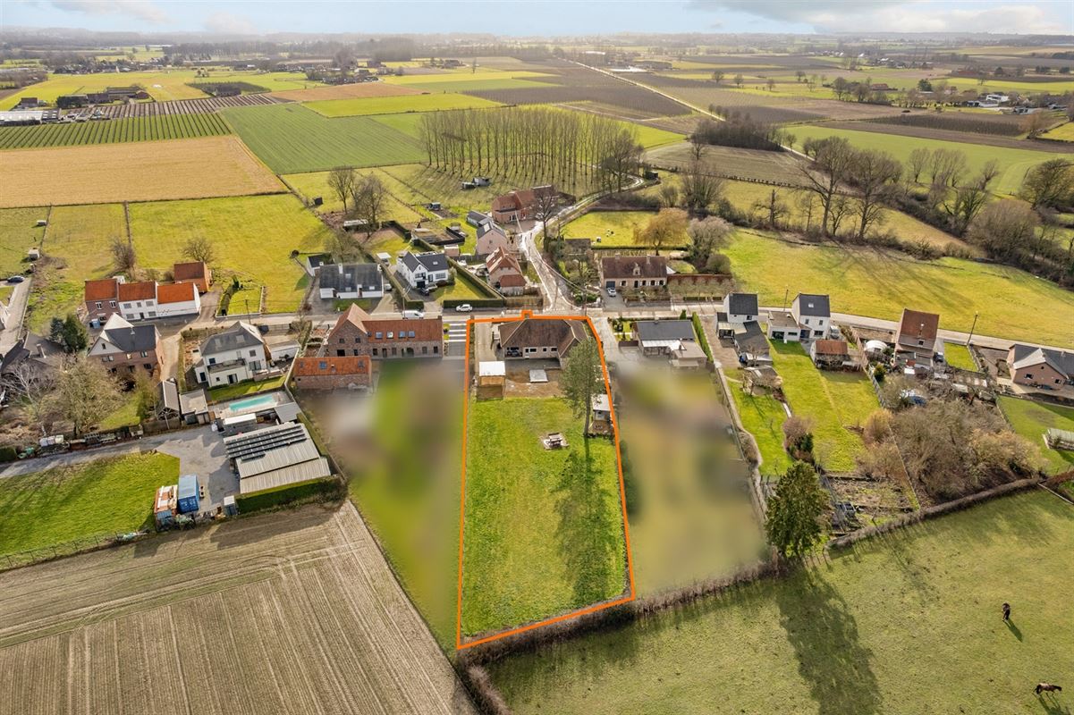 KARAKTERVOLLE GELIJKVLOERSE WONING (246M²) OP EEN PERCEEL VAN 25A41CA TE HALEN