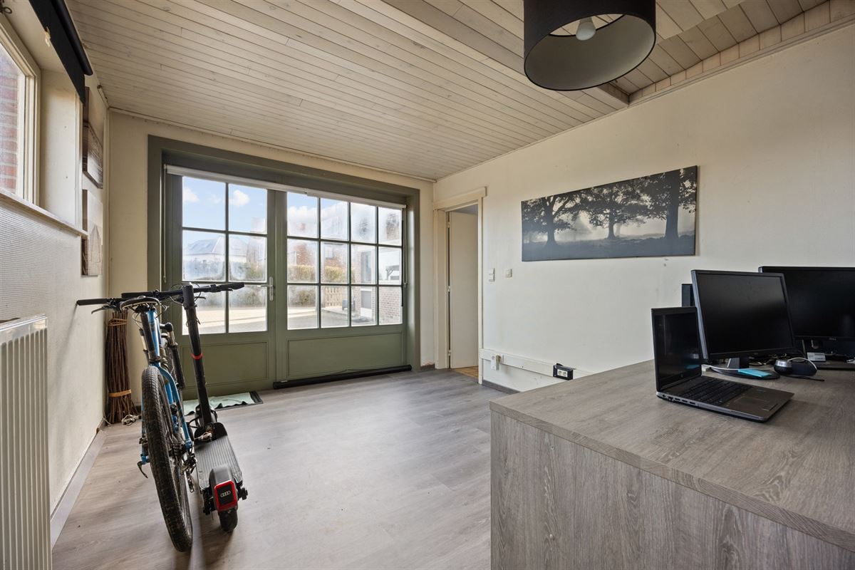 KARAKTERVOLLE GELIJKVLOERSE WONING (246M²) OP EEN PERCEEL VAN 25A41CA TE HALEN