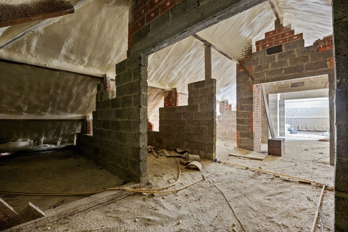 KARAKTERVOLLE GELIJKVLOERSE WONING (246M²) OP EEN PERCEEL VAN 25A41CA TE HALEN