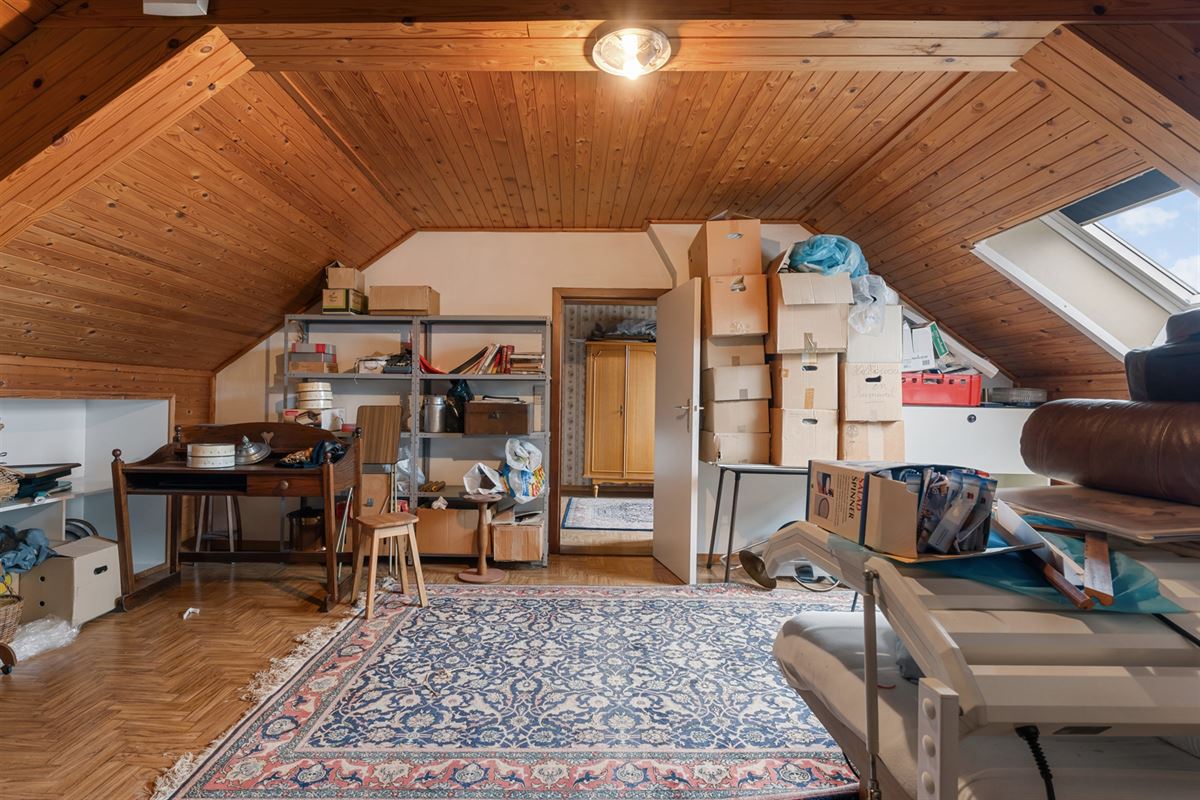 RUIME WONING MET 6 SLAAPKAMERS VLAK BIJ KOERSEL CENTRUM