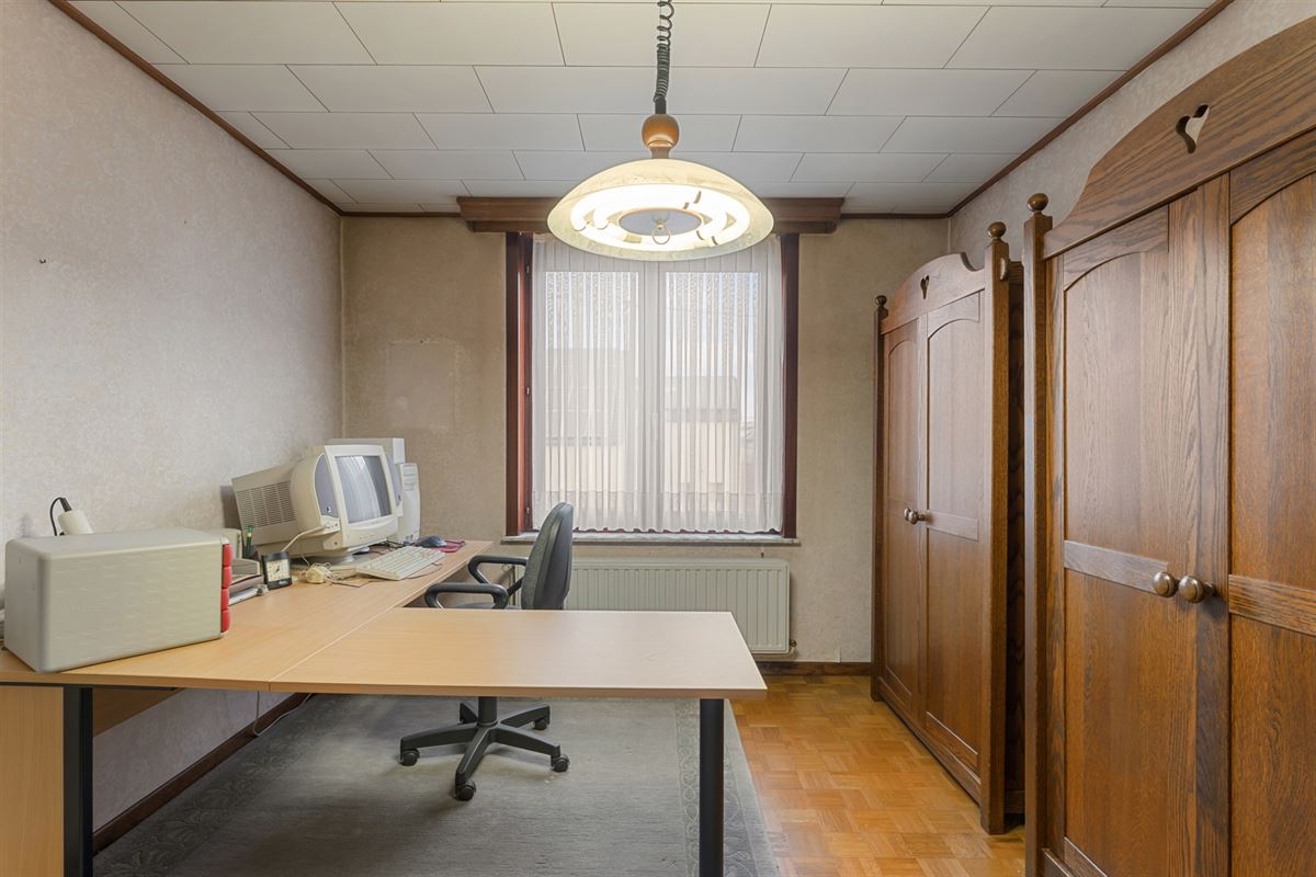 RUIME WONING MET 6 SLAAPKAMERS VLAK BIJ KOERSEL CENTRUM