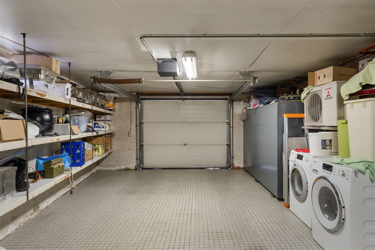 RUIME WONING MET 6 SLAAPKAMERS VLAK BIJ KOERSEL CENTRUM