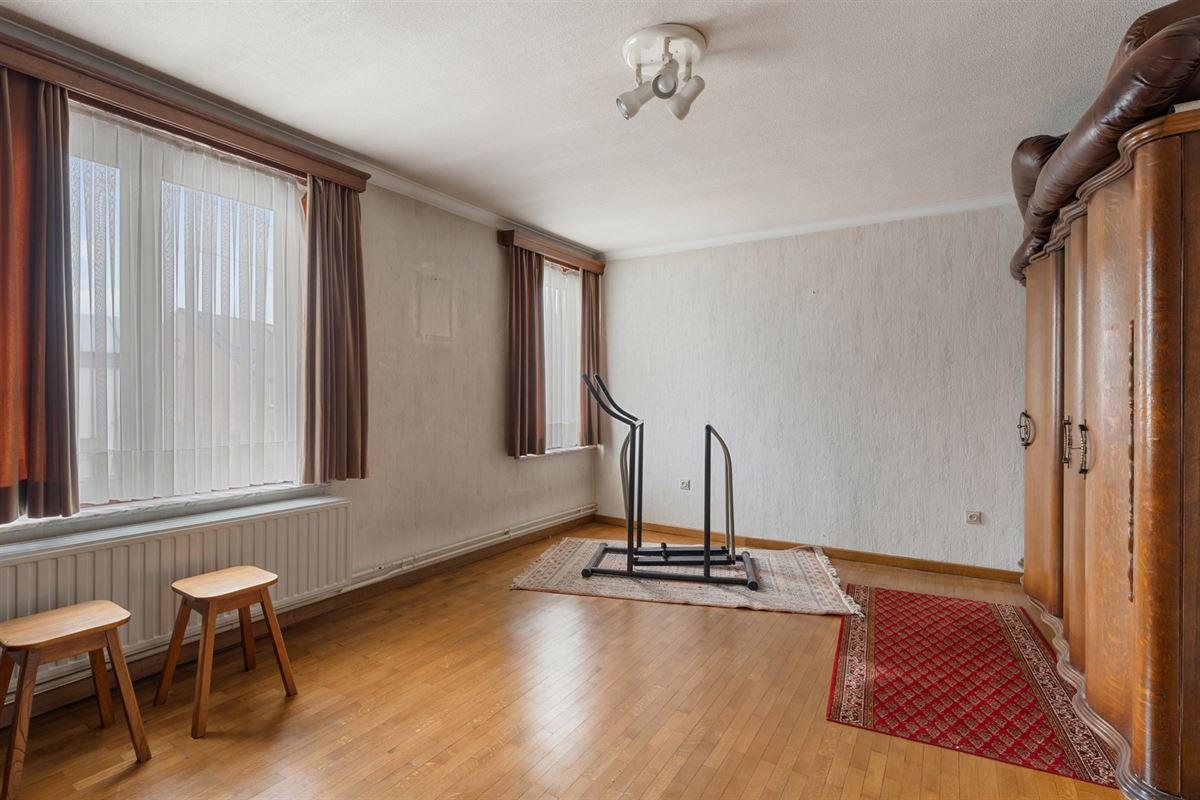 RUIME WONING MET 6 SLAAPKAMERS VLAK BIJ KOERSEL CENTRUM