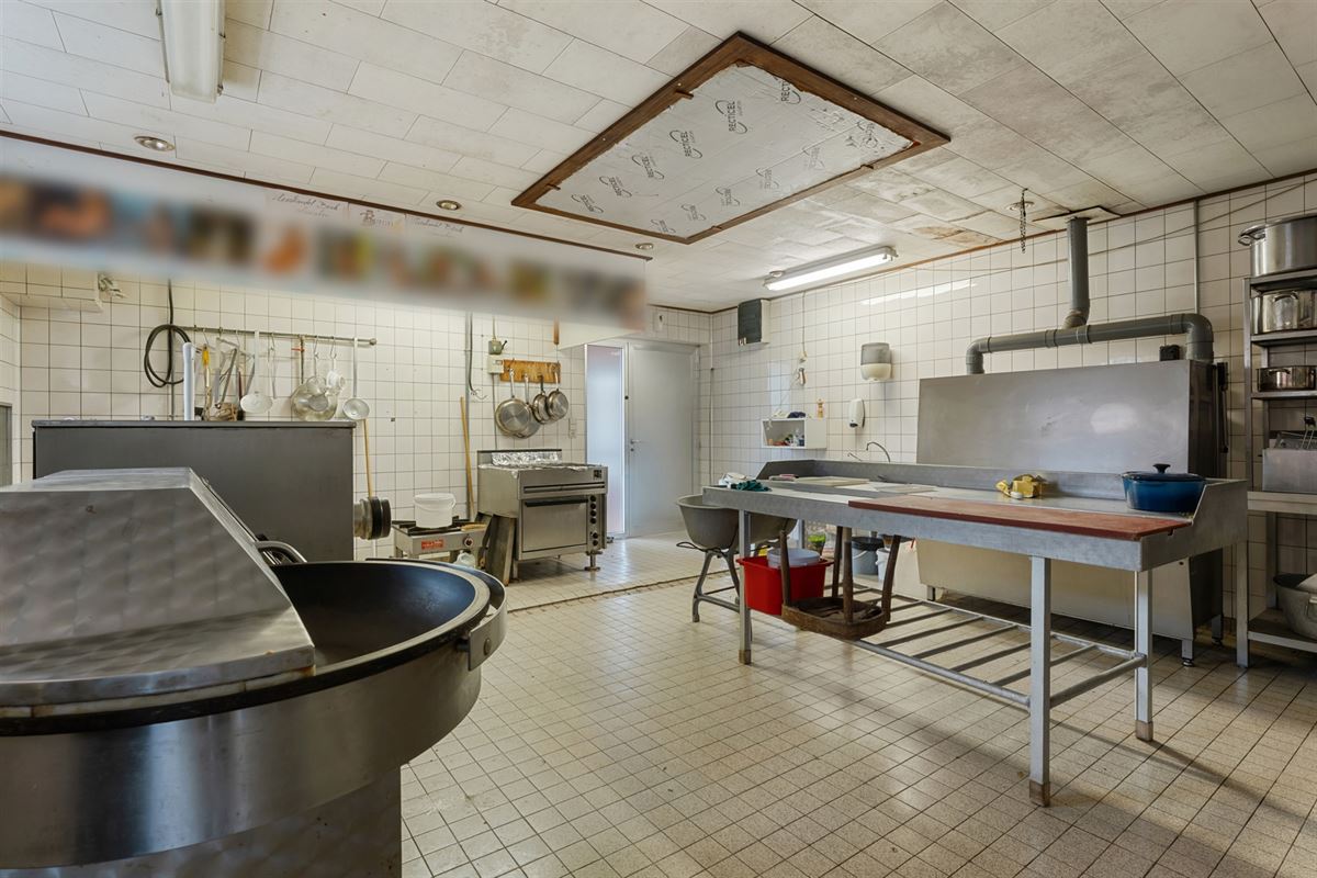 RUIME WONING MET 6 SLAAPKAMERS VLAK BIJ KOERSEL CENTRUM