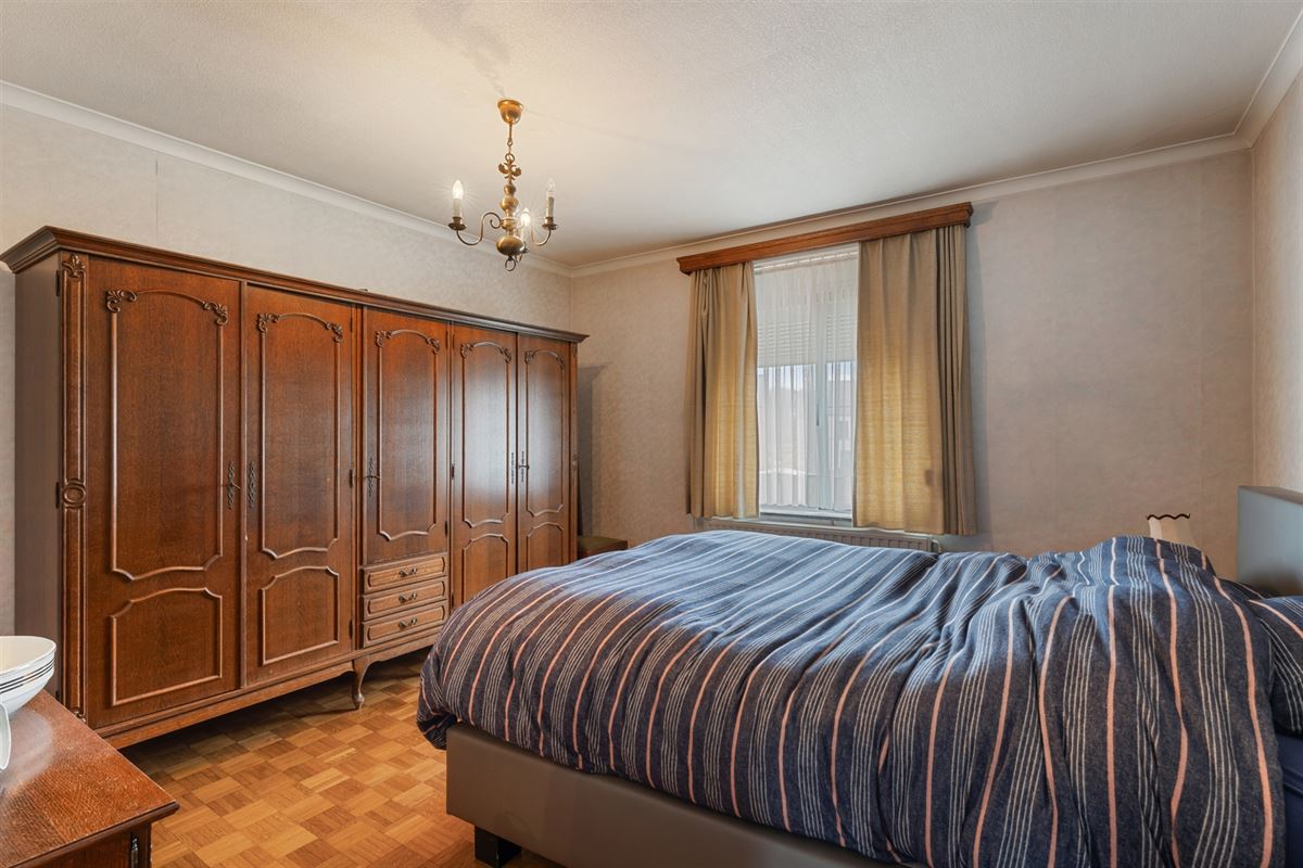 RUIME WONING MET 6 SLAAPKAMERS VLAK BIJ KOERSEL CENTRUM