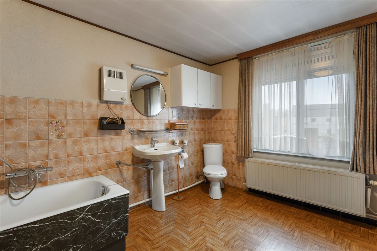 RUIME WONING MET 6 SLAAPKAMERS VLAK BIJ KOERSEL CENTRUM