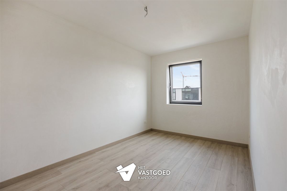 MODERNE AFGEWERKTE NIEUWBOUWWONING OP CENTRALE EN RUSTIGE LIGGING TE PEER