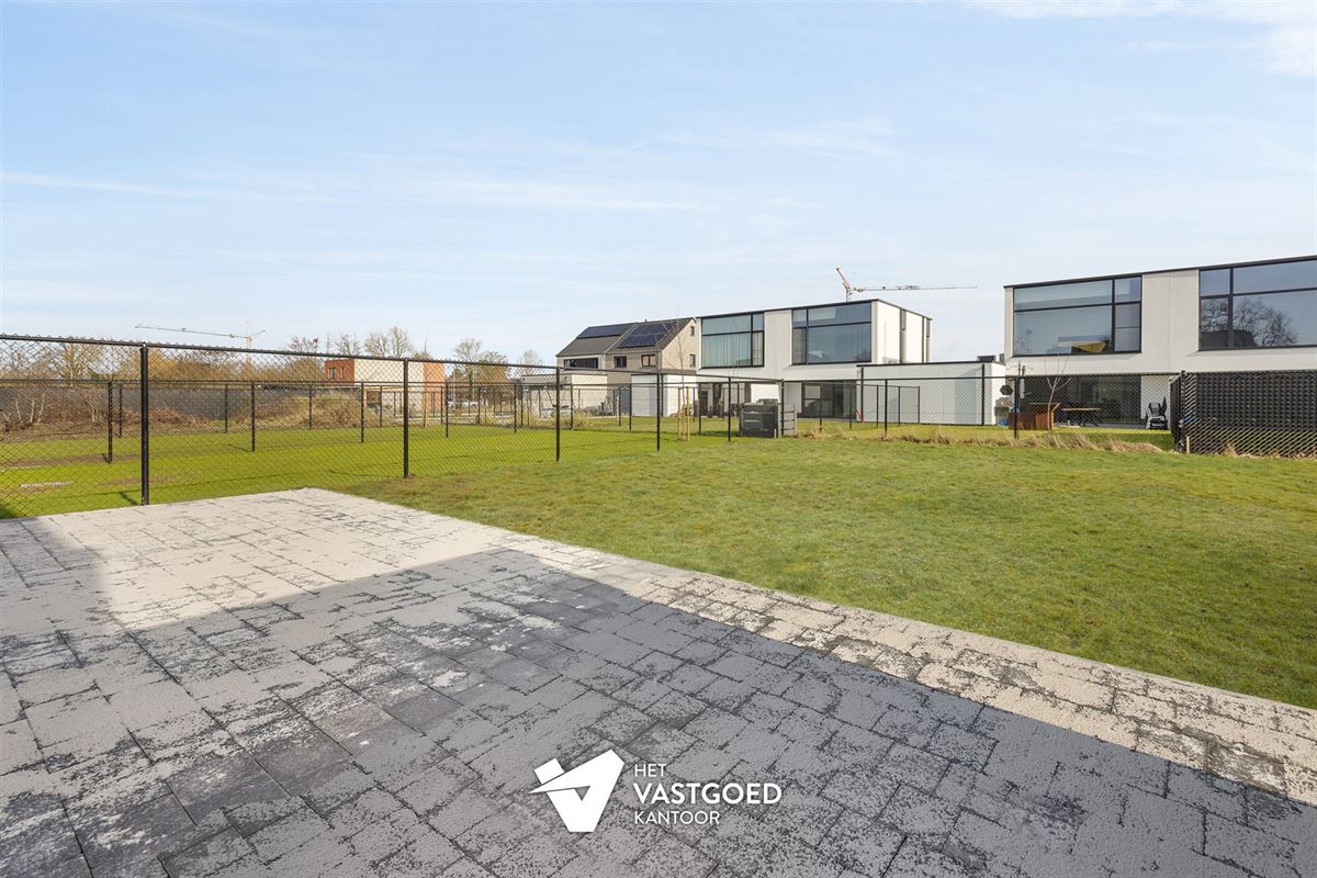 MODERNE AFGEWERKTE NIEUWBOUWWONING OP CENTRALE EN RUSTIGE LIGGING TE PEER
