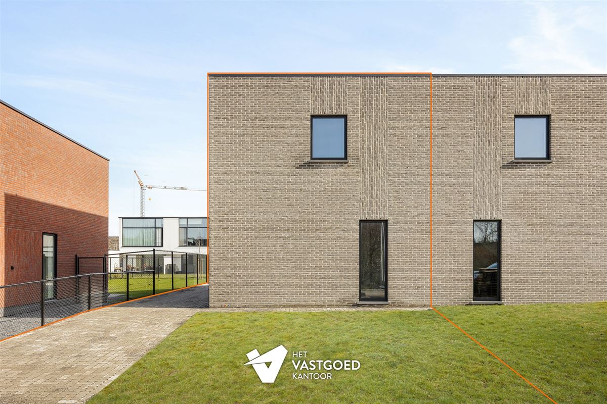 MODERNE AFGEWERKTE NIEUWBOUWWONING OP CENTRALE EN RUSTIGE LIGGING TE PEER