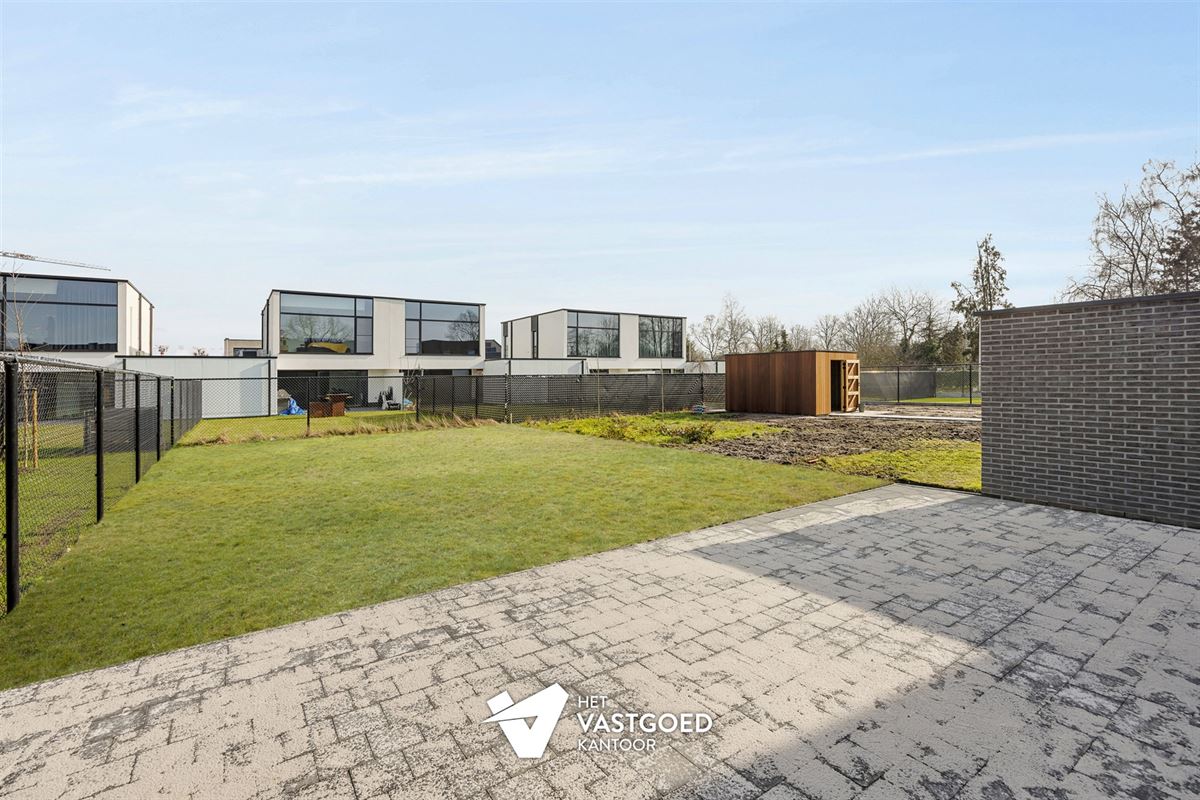 MODERNE AFGEWERKTE NIEUWBOUWWONING OP CENTRALE EN RUSTIGE LIGGING TE PEER