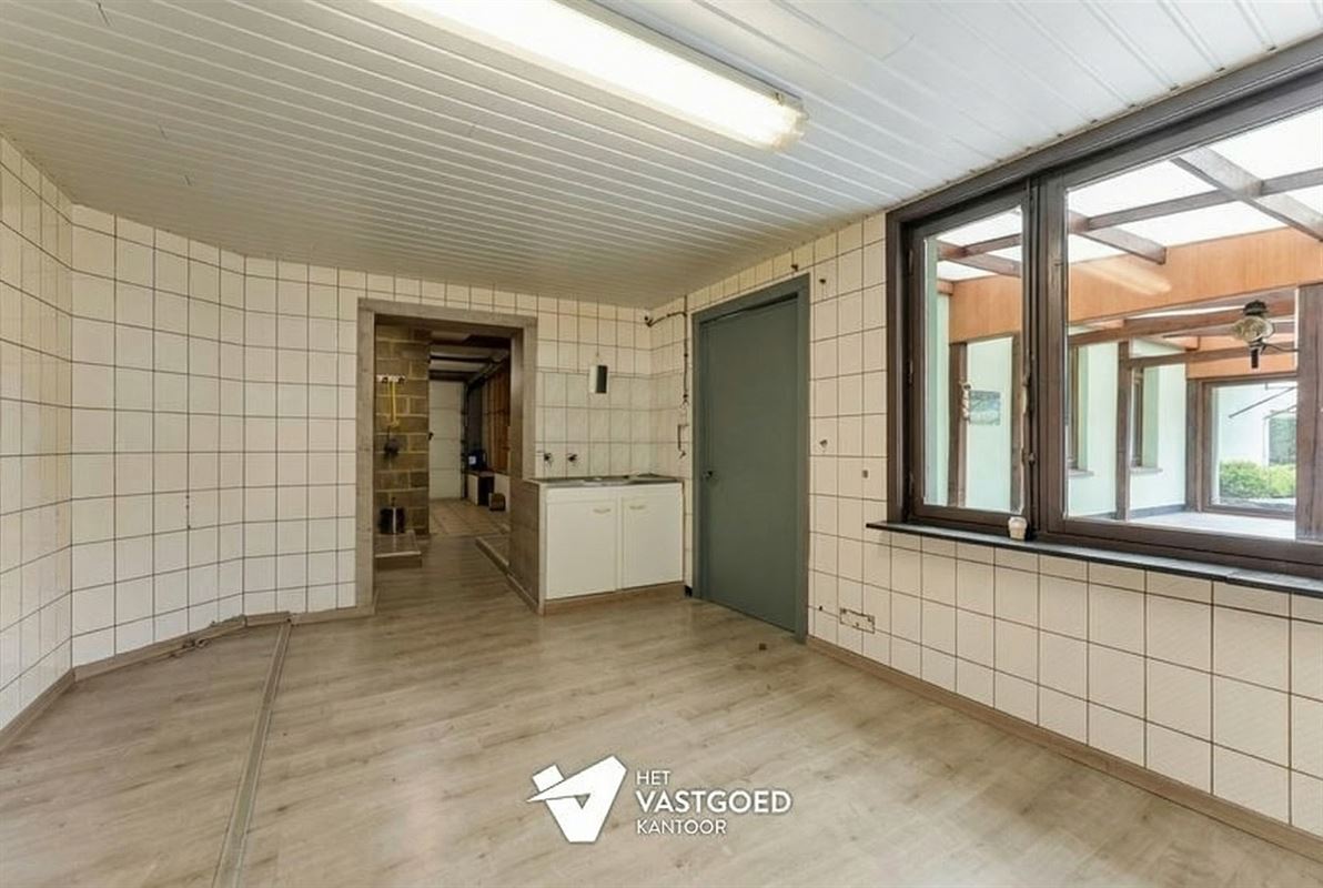 WONING MET VEEL POTENTIEEL OP GUNSTIG GEORIËNTEERD PERCEEL VAN MAAR LIEFST 20 ARE