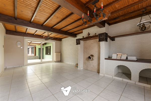 WONING MET VEEL POTENTIEEL OP GUNSTIG GEORIËNTEERD PERCEEL VAN MAAR LIEFST 20 ARE