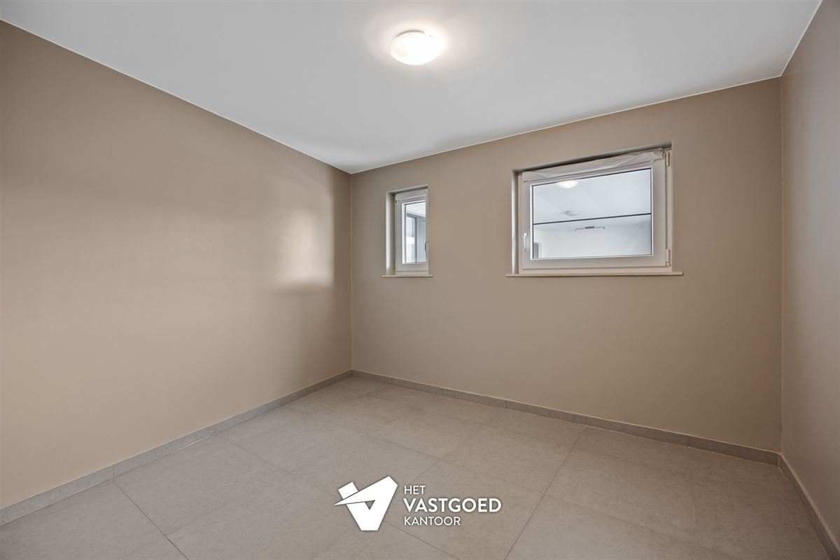 PERFECT ONDERHOUDEN GELIJKVLOERS APPARTEMENT (146M²) MET 3 SLAAPKAMERS EN TERRAS TE HASSELT