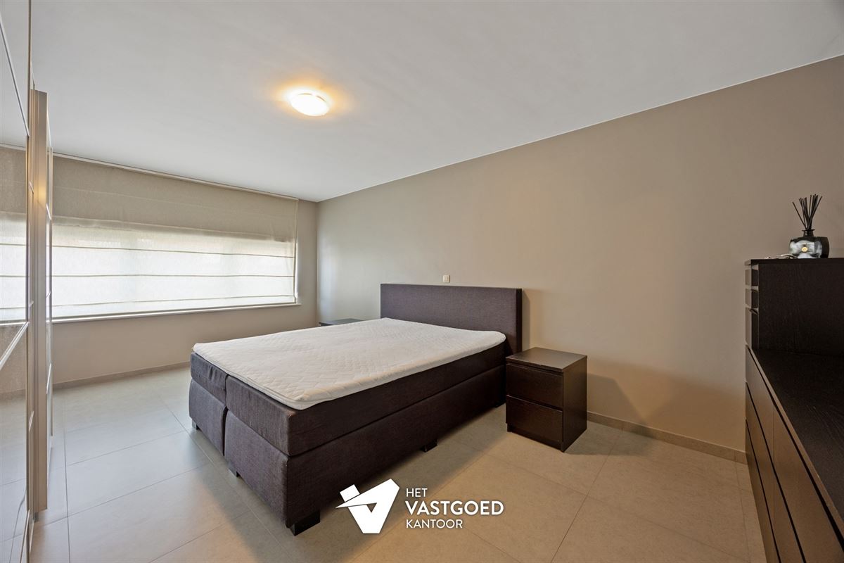 PERFECT ONDERHOUDEN GELIJKVLOERS APPARTEMENT (146M²) MET 3 SLAAPKAMERS EN TERRAS TE HASSELT