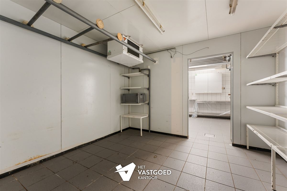 ZEER RUIM PAND (CA 550M2) MET APPARTEMENT 3 SLAAPKAMERS