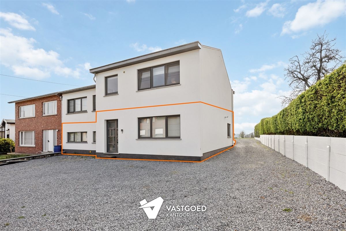 PERFECT ONDERHOUDEN GELIJKVLOERS APPARTEMENT (146M²) MET 3 SLAAPKAMERS EN TERRAS TE HASSELT