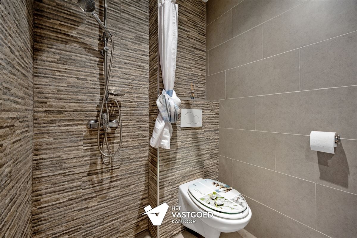 PERFECT ONDERHOUDEN GELIJKVLOERS APPARTEMENT (146M²) MET 3 SLAAPKAMERS EN TERRAS TE HASSELT