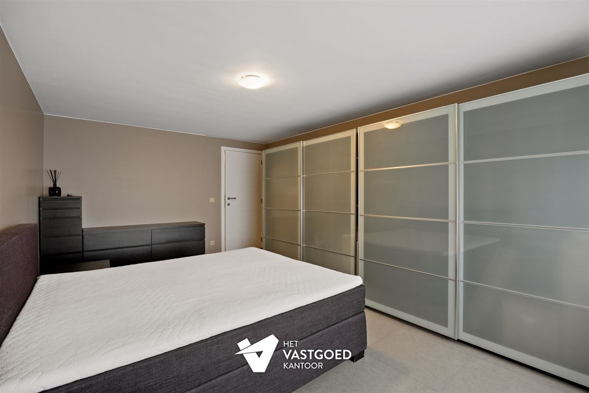 PERFECT ONDERHOUDEN GELIJKVLOERS APPARTEMENT (146M²) MET 3 SLAAPKAMERS EN TERRAS TE HASSELT