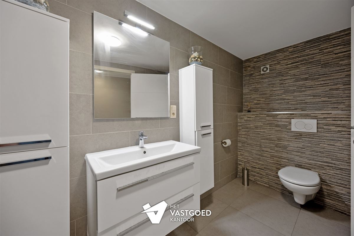 PERFECT ONDERHOUDEN GELIJKVLOERS APPARTEMENT (146M²) MET 3 SLAAPKAMERS EN TERRAS TE HASSELT
