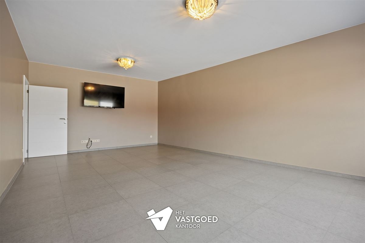 PERFECT ONDERHOUDEN GELIJKVLOERS APPARTEMENT (146M²) MET 3 SLAAPKAMERS EN TERRAS TE HASSELT