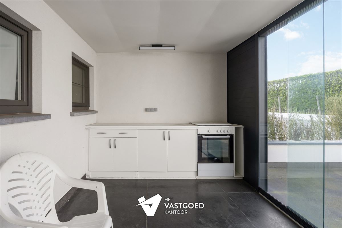 PERFECT ONDERHOUDEN GELIJKVLOERS APPARTEMENT (146M²) MET 3 SLAAPKAMERS EN TERRAS TE HASSELT