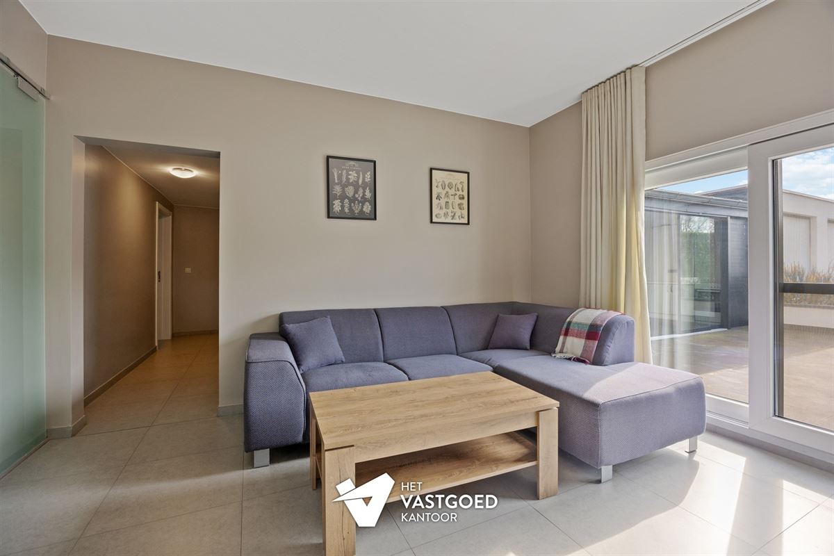 PERFECT ONDERHOUDEN GELIJKVLOERS APPARTEMENT (146M²) MET 3 SLAAPKAMERS EN TERRAS TE HASSELT