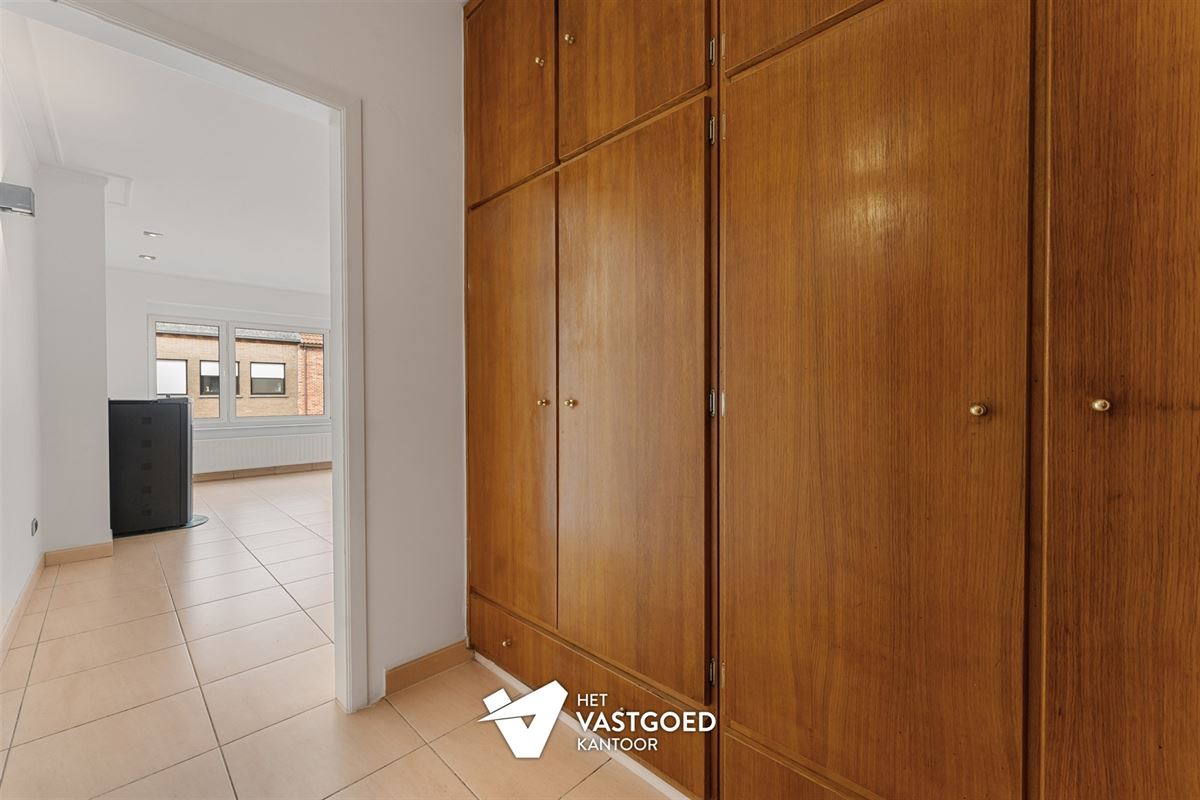 ZEER RUIM PAND (CA 550M2) MET APPARTEMENT 3 SLAAPKAMERS