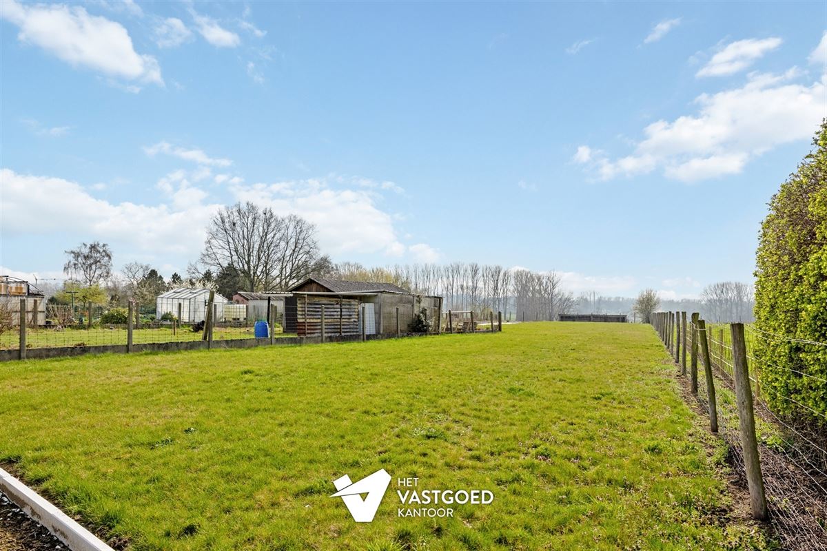 PERFECT ONDERHOUDEN GELIJKVLOERS APPARTEMENT (146M²) MET 3 SLAAPKAMERS EN TERRAS TE HASSELT