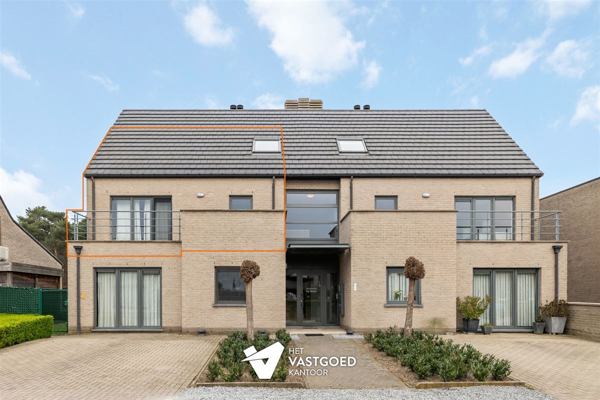 ZEER RUIM DUPLEX APPARTEMENT (149M²) MET 3 SLAAPKAMERS, TERRAS EN 2 AUTOSTAANPLAATSEN TE HAM