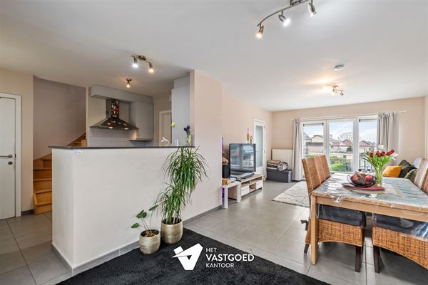 ZEER RUIM DUPLEX APPARTEMENT (149M²) MET 3 SLAAPKAMERS, TERRAS EN 2 AUTOSTAANPLAATSEN TE HAM