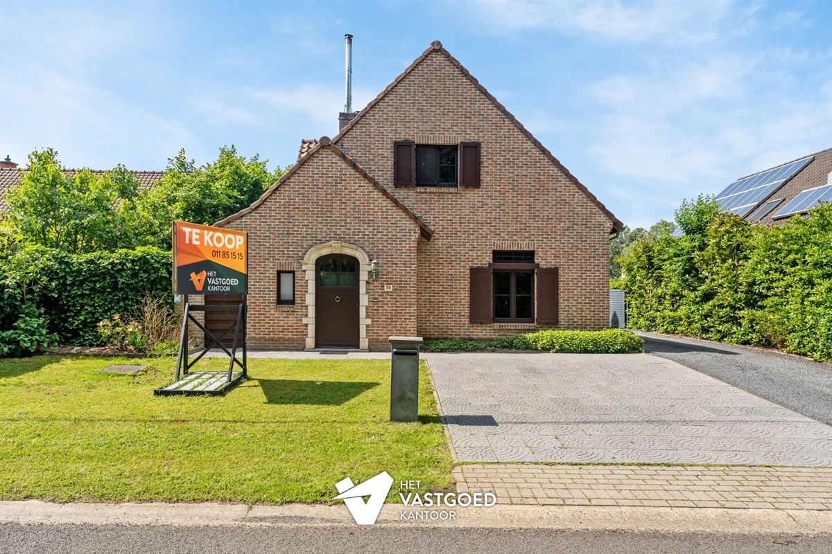 RUIME GEZINSWONING IN ZEER GEGEERDE WIJK IN VIVERSEL MET PRACHTIG AANGELEGDE TUIN EN WERKHUIS.