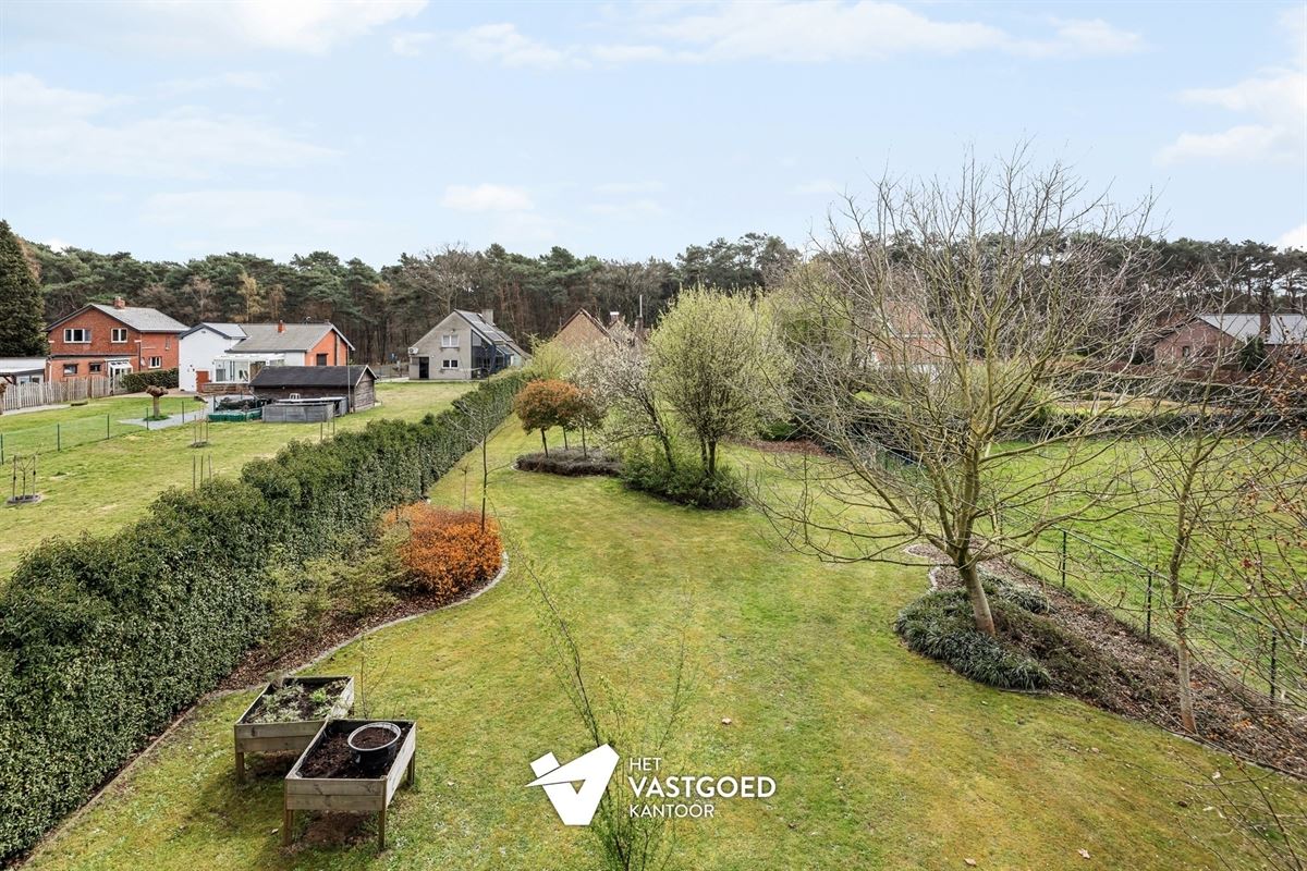 PERFECT ONDERHOUDEN WONING MET 6 SLAAPKAMERS EN WERKHUIS/GARAGE IN GROENE OMGEVING TE VIVERSEL