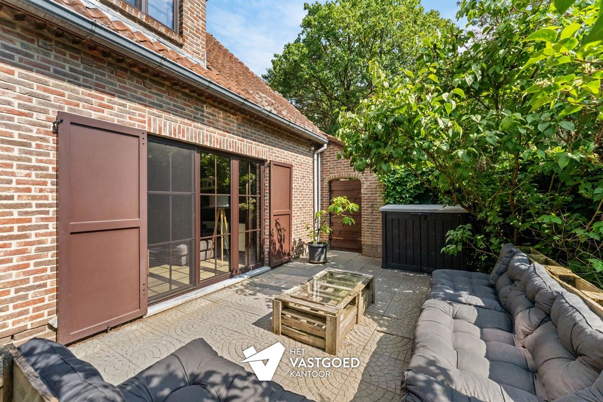 RUIME GEZINSWONING IN ZEER GEGEERDE WIJK IN VIVERSEL MET PRACHTIG AANGELEGDE TUIN EN WERKHUIS.
