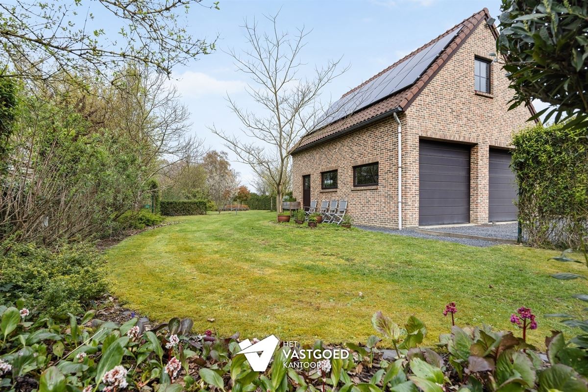 PERFECT ONDERHOUDEN WONING MET 6 SLAAPKAMERS EN WERKHUIS/GARAGE IN GROENE OMGEVING TE VIVERSEL