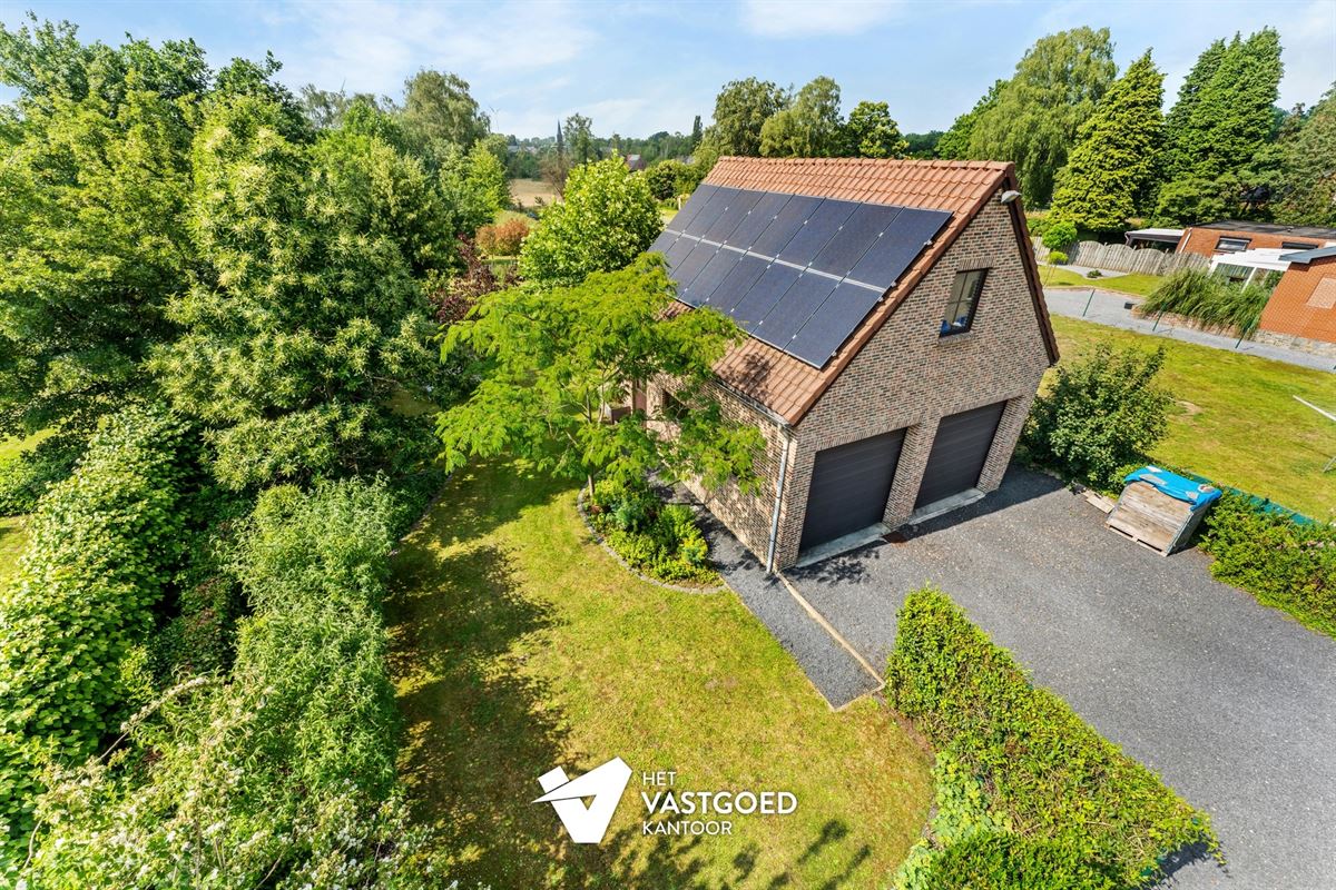 RUIME GEZINSWONING IN ZEER GEGEERDE WIJK IN VIVERSEL MET PRACHTIG AANGELEGDE TUIN EN WERKHUIS.
