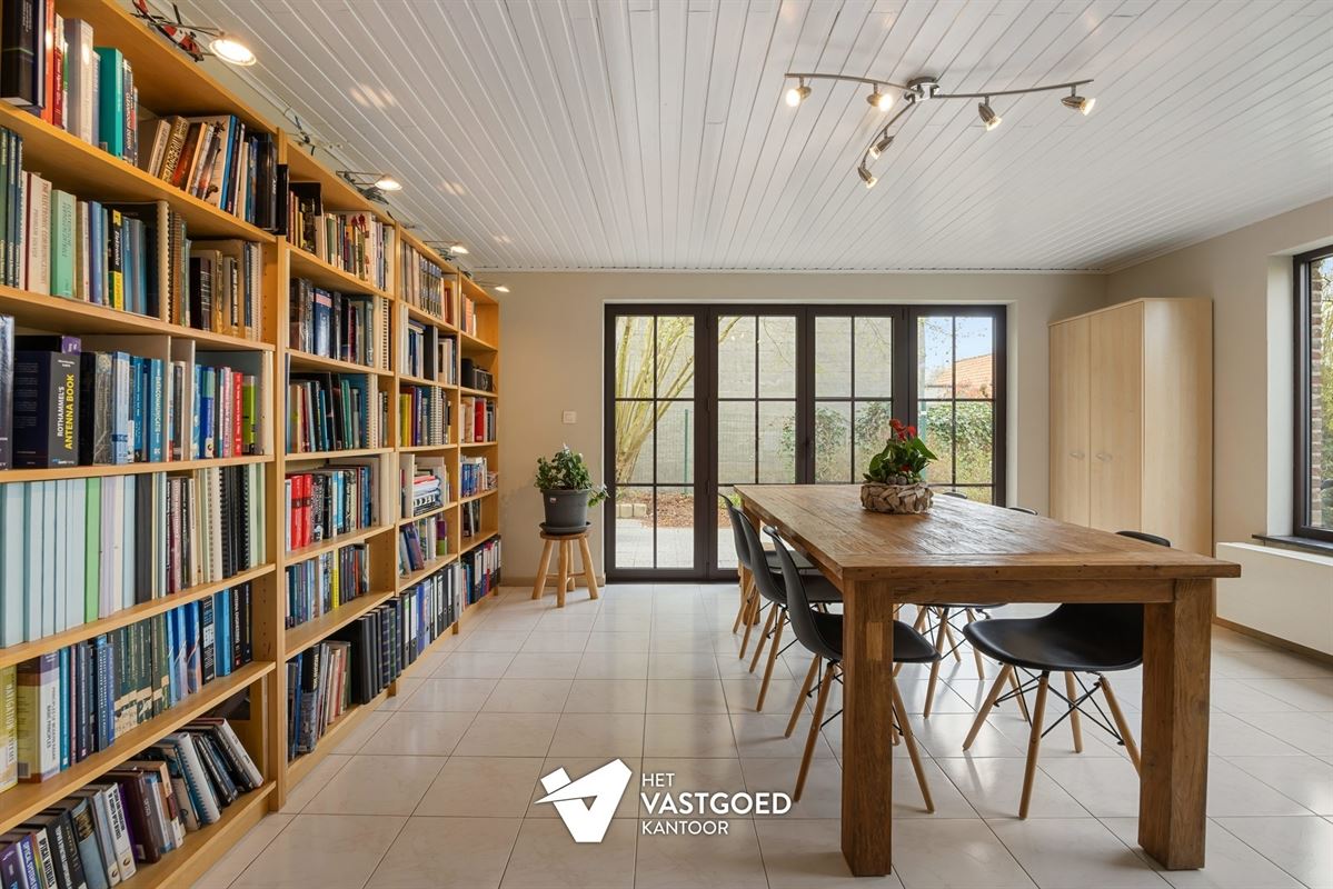 PERFECT ONDERHOUDEN WONING MET 6 SLAAPKAMERS EN WERKHUIS/GARAGE IN GROENE OMGEVING TE VIVERSEL
