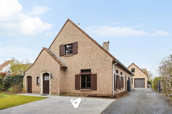 PERFECT ONDERHOUDEN WONING MET 6 SLAAPKAMERS EN WERKHUIS/GARAGE IN GROENE OMGEVING TE VIVERSEL