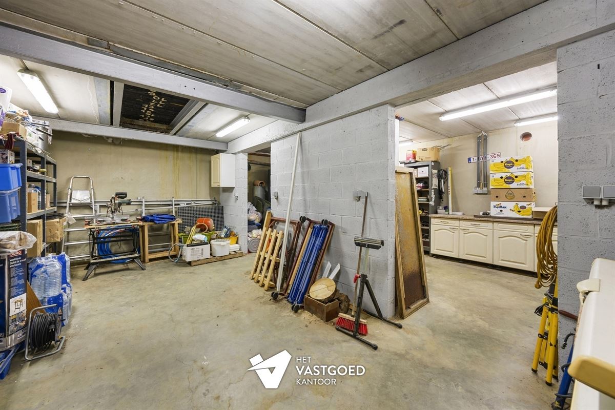 PERFECT ONDERHOUDEN WONING MET 6 SLAAPKAMERS EN WERKHUIS/GARAGE IN GROENE OMGEVING TE VIVERSEL