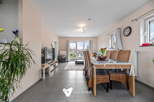 ZEER RUIM DUPLEX APPARTEMENT (149M²) MET 3 SLAAPKAMERS, TERRAS EN 2 AUTOSTAANPLAATSEN TE HAM