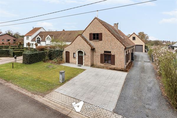 PERFECT ONDERHOUDEN WONING MET 6 SLAAPKAMERS EN WERKHUIS/GARAGE IN GROENE OMGEVING TE VIVERSEL