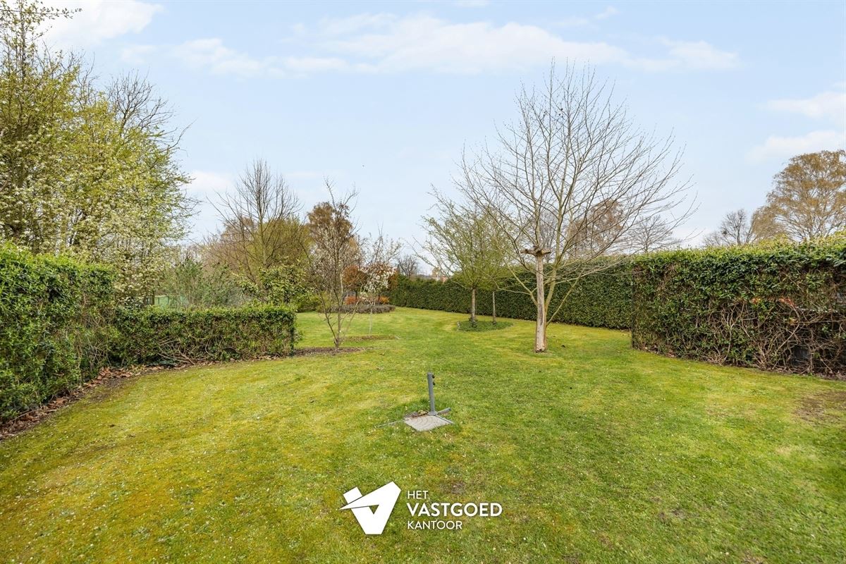 PERFECT ONDERHOUDEN WONING MET 6 SLAAPKAMERS EN WERKHUIS/GARAGE IN GROENE OMGEVING TE VIVERSEL