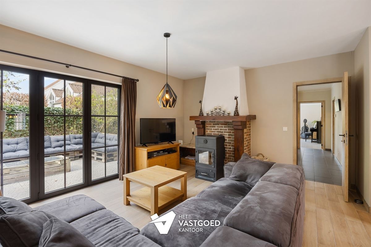 PERFECT ONDERHOUDEN WONING MET 6 SLAAPKAMERS EN WERKHUIS/GARAGE IN GROENE OMGEVING TE VIVERSEL