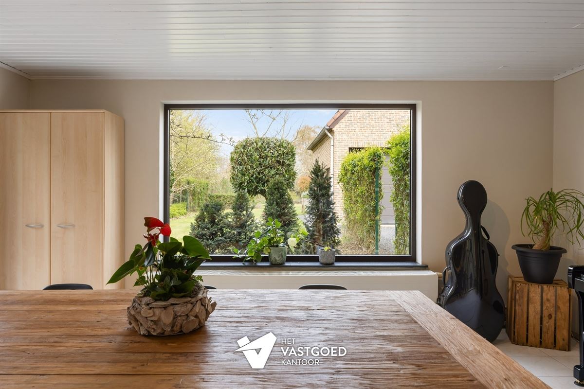 PERFECT ONDERHOUDEN WONING MET 6 SLAAPKAMERS EN WERKHUIS/GARAGE IN GROENE OMGEVING TE VIVERSEL