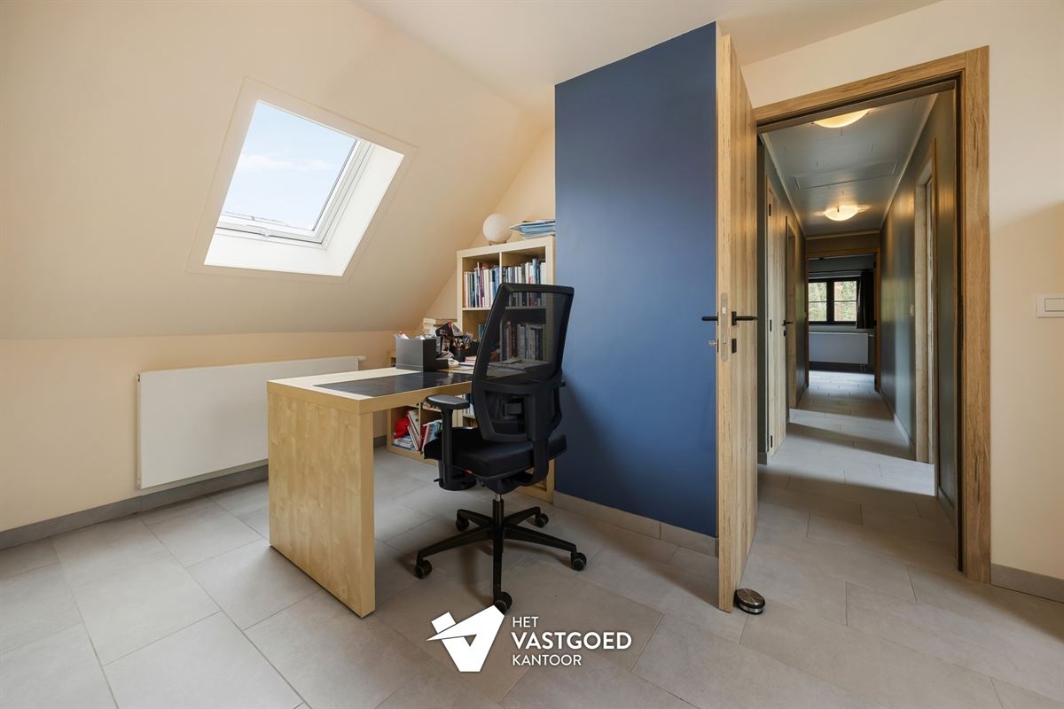 PERFECT ONDERHOUDEN WONING MET 6 SLAAPKAMERS EN WERKHUIS/GARAGE IN GROENE OMGEVING TE VIVERSEL